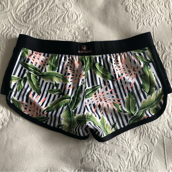 Body Glove Active Pulse Samoa Swim Shorts - athletic activewear shorts - LARGE - Picture 9 of 14